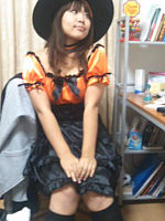 Photo 13, Yukiko shows off